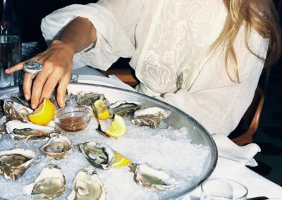 Lady choosing oyster